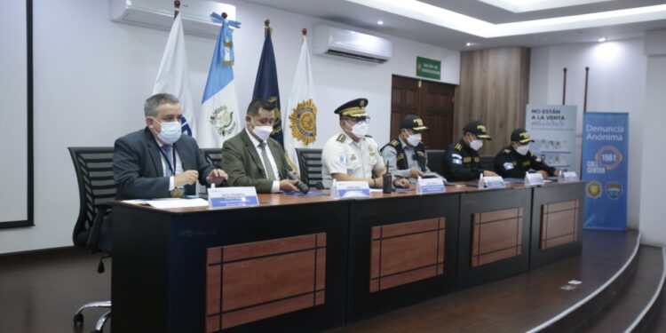 Capturan a ocho agentes de PNC por cohecho pasivo y plagio o secuestro