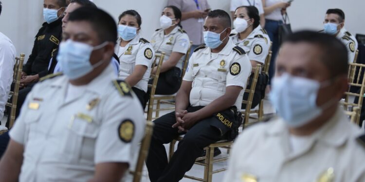 Entregan computadoras para fortalecer capacidad de respuesta a víctimas de violencia