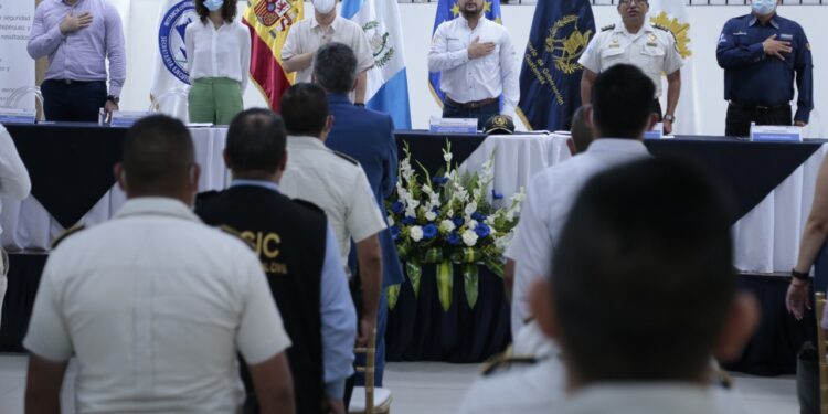 Entregan computadoras para fortalecer capacidad de respuesta a víctimas de violencia