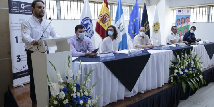 Entregan computadoras para fortalecer capacidad de respuesta a víctimas de violencia