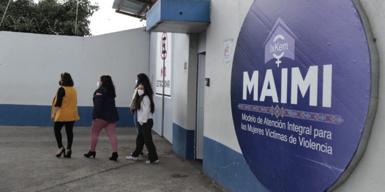 PREVI entrega equipo a PNC para investigación y atención a victimas