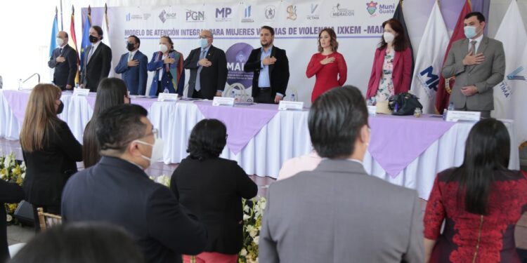 PREVI entrega equipo a PNC para investigación y atención a victimas