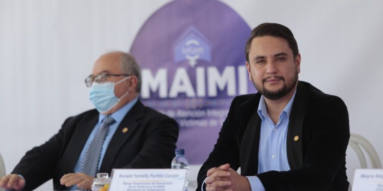 PREVI entrega equipo a PNC para investigación y atención a victimas