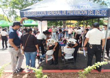 PNC apoya jornadas de vacunación en puesto Dr. Móvil