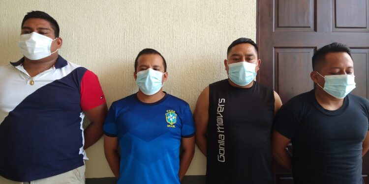 Denuncia ciudadana permite captura de agentes policiales en Quetzaltenango