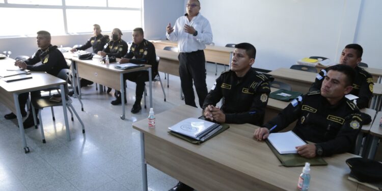 Expanden capacitación a personal de la DIDAE