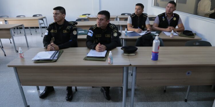 Expanden capacitación a personal de la DIDAE