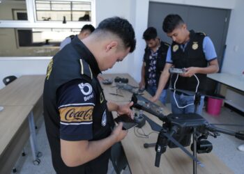 Investigadores se capacitan en manejo de drones