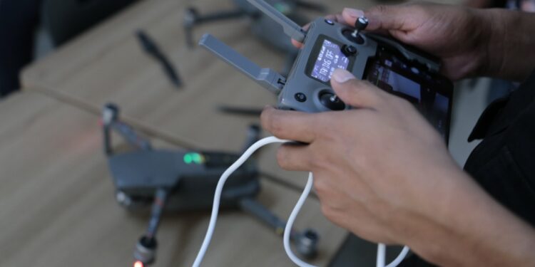 Investigadores se capacitan en manejo de drones