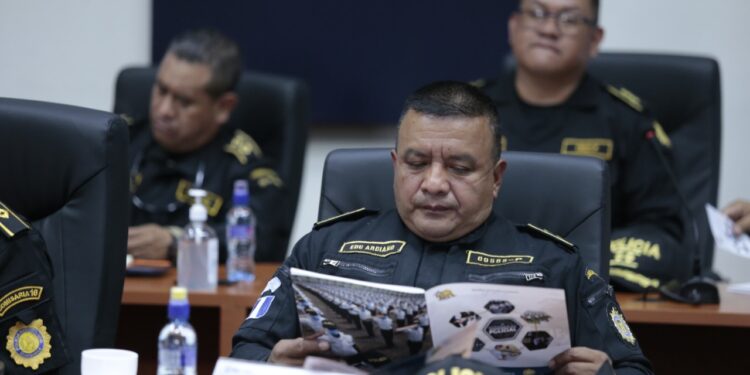 Mandos policiales reconocen respaldo de la cartera del Interior