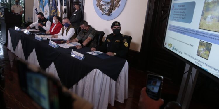 Estructura “Triángulo Criminal” improvisaba pistas y guardaba droga