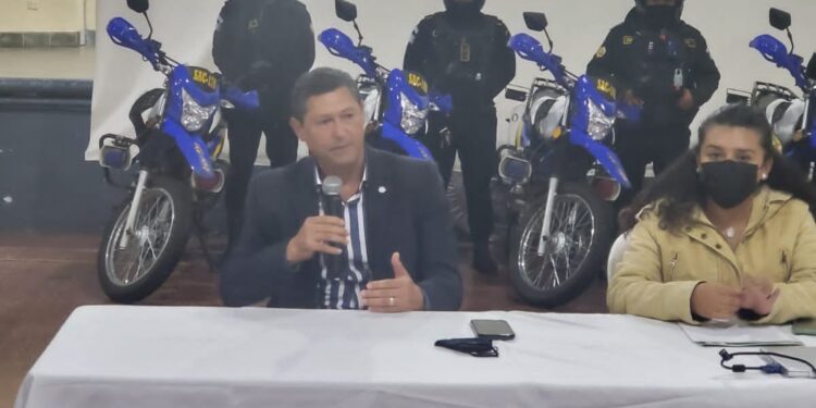 Entregan motocicletas para reforzar la seguridad en San Lucas, Sacatepéquez