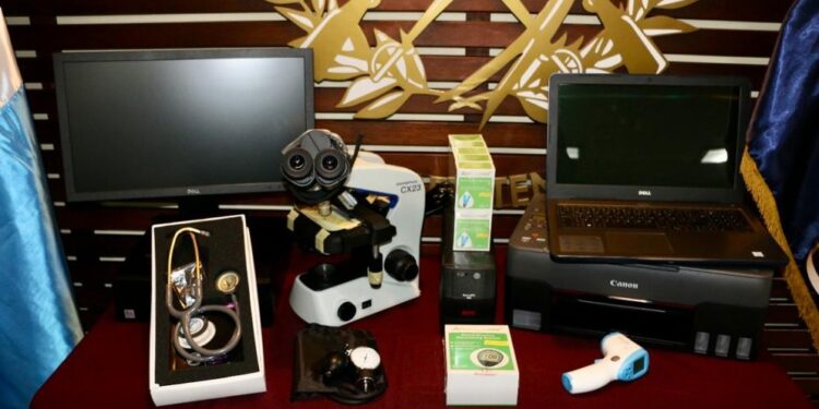 Donan equipo médico y de cómputo al Sistema Penitenciario