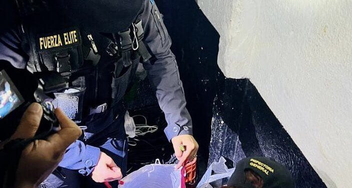 Localizan dispositivos móviles y botellas de licor en requisa