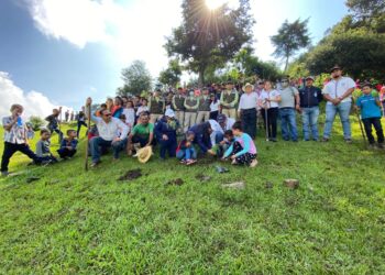 Patrullas Ambientales del MARN y estudiantes de Jutiapa reforestan