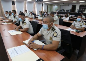 Policías se capacitan en atención a ciudadanos con discapacidad