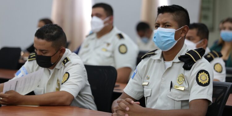 Policías se capacitan en atención a ciudadanos con discapacidad