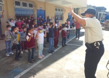 PNC se acerca a estudiantes de varios municipios del país