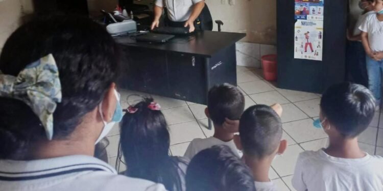 PNC se acerca a estudiantes de varios municipios del país