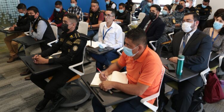 Unidades operativas se capacitan en combate a la defraudación y contrabando aduanero