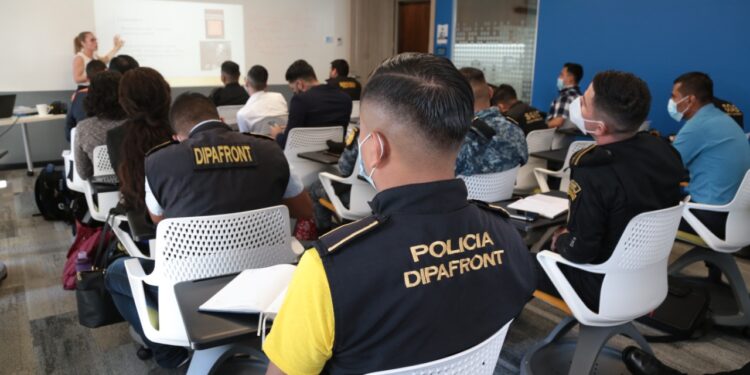 Unidades operativas se capacitan en combate a la defraudación y contrabando aduanero