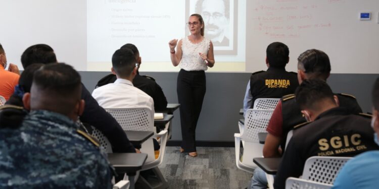 Unidades operativas se capacitan en combate a la defraudación y contrabando aduanero