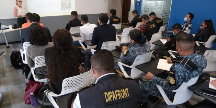 Unidades operativas se capacitan en combate a la defraudación y contrabando aduanero