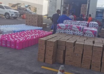 Pilotos bajo custodia por transportar mercadería sin declarar