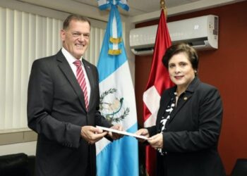 Embajador de la Confederación Suiza presenta Copias de Estilo en Guatemala