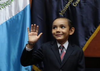 Nombran  ministro y viceministros por un día en el Ministerio de Gobernación