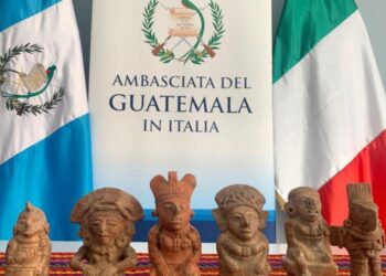 Guatemala recupera 6 bienes prehispánicos en la república Italiana