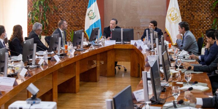 Presentan avances del plan Guatemala No Se Detiene a organismos financieros internacionales