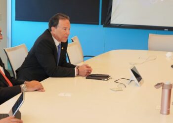 Ministro se reúne con representantes del BM y BID