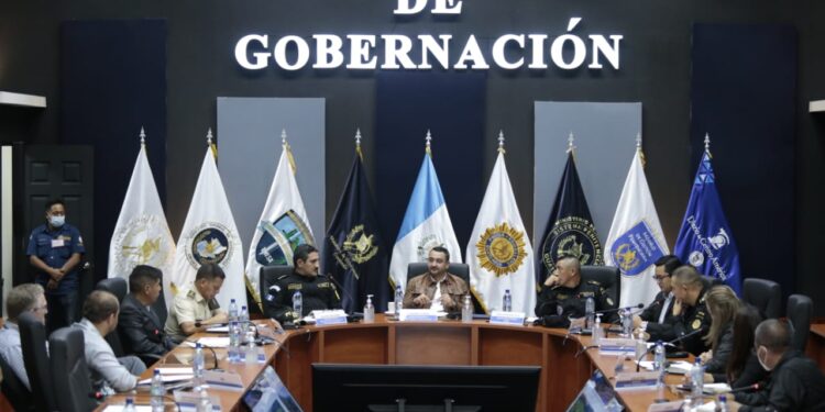 Mingob fortalece acciones interinstitucionales para realizar operativos de erradicación
