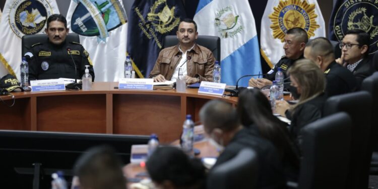 Mingob fortalece acciones interinstitucionales para realizar operativos de erradicación