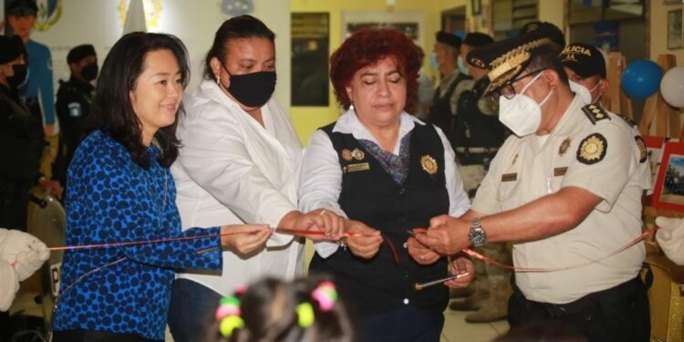 Museo de PNC recibe la visita de alumnos escuintlecos