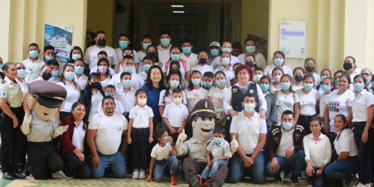 Museo de PNC recibe la visita de alumnos escuintlecos