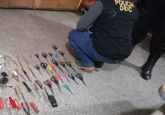 Localizan radios transmisores y objetos punzocortantes en requisa