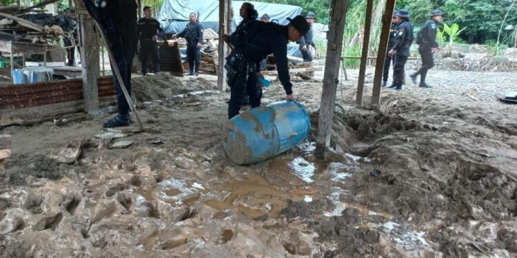 PNC apoya a damnificados de La Tinta por fuertes lluvias