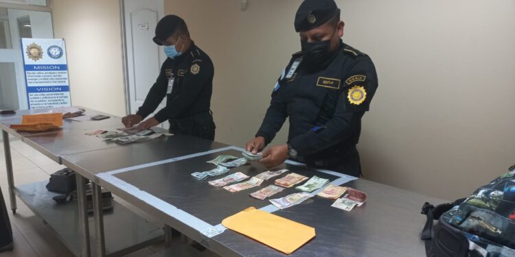 Capturado en aeropuerto con dinero sin declarar