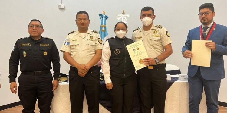 Agentes fortalecen conocimientos de investigación criminal