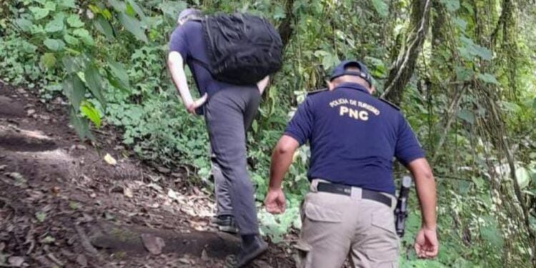 Disetur brinda protección en ascensos a volcanes en Sololá