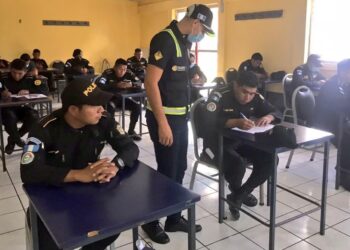 Tránsito evalúa a agentes para obtener licencia de conducir tipo M