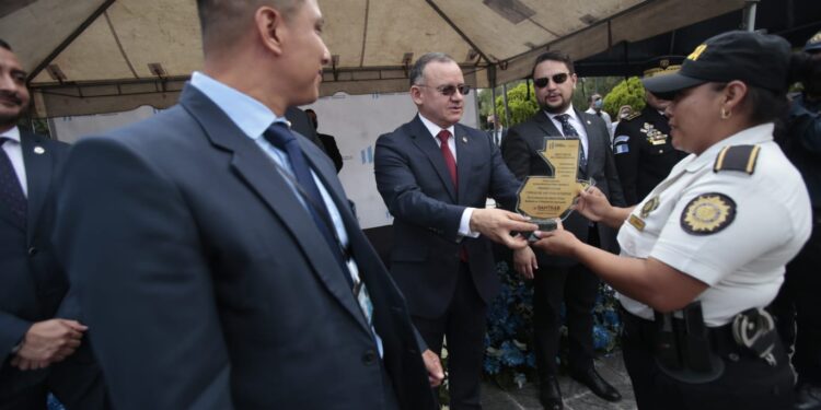 Mingob celebra 201 años de la Independencia Patria