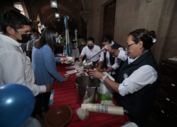 Autoridades y personal del Mingob rinden homenaje a Guatemala