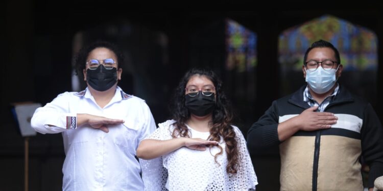 Autoridades y personal del Mingob rinden homenaje a Guatemala