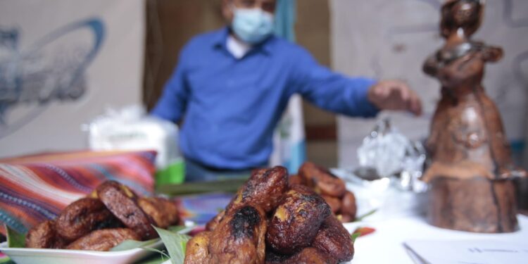 Autoridades y personal del Mingob rinden homenaje a Guatemala