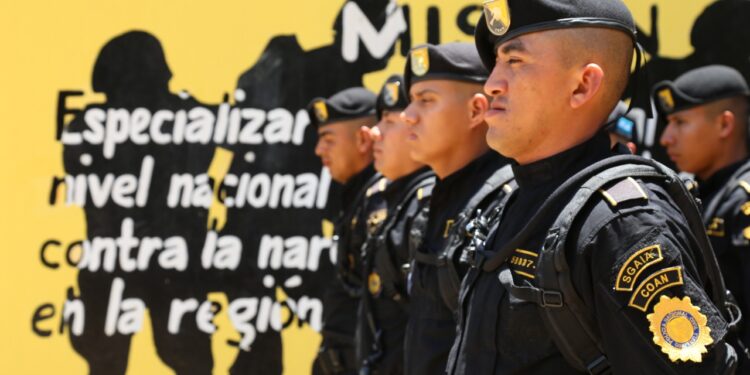 Especialización policial refuerza combate al narcotráfico