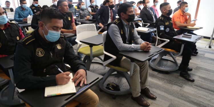 Especialización policial refuerza combate al narcotráfico