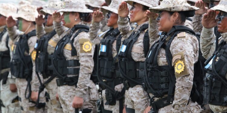 Guatemala suma 386 especialistas contra el narcotráfico y protección ambiental